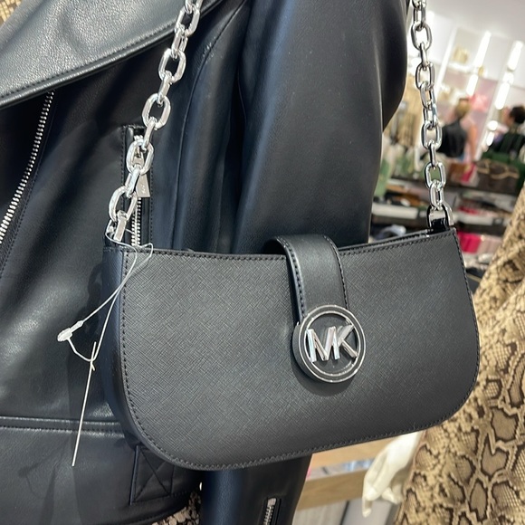 MICHAEL KORS CARMEN SMALL POUCHETTE SHOULDER CHAIN BAG BLACK/SILVER TONED - Picture 3 of 16